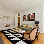 The West Kensington Hideout - Cozy 2Bdr Flat With Garden