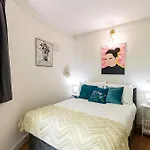 Stylish Highgate Haven Apartment