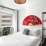 Stylish Flat In Battersea Reach
