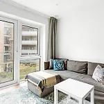 Stylish Flat In Battersea Reach