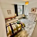 Aldgate East Rooms R2