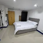 Affordable Comfort Flat In Islington London