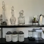 Cosy High Street Apartment 30 Seconds From Station