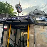 Cosy High Street Apartment 30 Seconds From Station