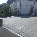 L\'Auberge Close Syon Lane Station And Heathrow