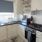 London Zone 2, Spacious 3 Bedroom House