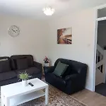 London Zone 2, Spacious 3 Bedroom House