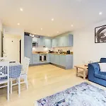 Prime Location In Tower Bridge, 2 Bedroom Suite
