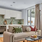 Mysquare Two Bedroom Apartments In Limehouse