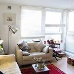 Characterful 1 Bedroom Flat Close To Dlr