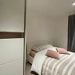 Spacious One-Bedroom Apartment In London