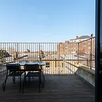 Modern Top Floor Home in West Kensington wTerrace
