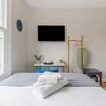 Cityscape Oasis Chic Studio For Urban Dwellers