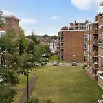 Elegant And Spacious 3 Bedroom Apartment In Fulham