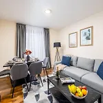 Elegant And Spacious 3 Bedroom Apartment In Fulham