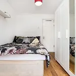 Comfortable New Refurbished Bedroom