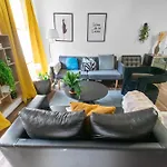 New! 2-Bedroom Apartment In Trendy Brick Lane