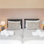 Cosy , Haven And Spacious Apartment