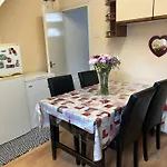 Cozy Stratford Retreat Near London
