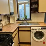 Cozy Stratford Retreat Near London