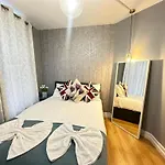 Comfortable Family Apartment Near London Eye
