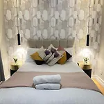 Comfortable Family Apartment Near London Eye