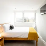 Bright London Bridge Apartment