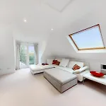 Pass The Keys Charming House In Golders Green