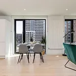 Luxury Docklands 2 Bedroom Apartment