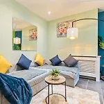 Comfy 4Br House Close To Subway