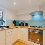 Cosy 1 Bed W Loft Sleeps 6 Close To Stations