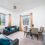 Spacious London Canary Wharf Apartments Near London 02 Arena, Excel Exhibition Centre, With Free Parking & Wifi