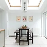 Newly Refurbished House Sleeps 5