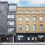 City Chic Apartment Steps From Liverpool Street