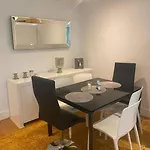 Lovely And Spacious Wimbledon Flat