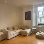 Spacious 1-Bedroom Apartment In Belsize Village