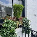 Spacious 1-Bedroom Apartment In Belsize Village