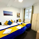 London 4 Bedrooms 3 Bathrooms with Garden House