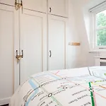 Charming Top Floor Apartment In Earls Court