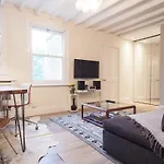 Charming Top Floor Apartment In Earls Court