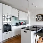 Luxury Hotel-Style Apartment In Notting Hill