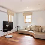 The Radnor Mews Residence - Stylish 3Bdr Mews House