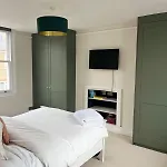 Gorgeous Riverside London Townhouse