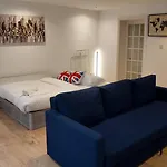 Ideal 2Bhk In Upper Berkeley Bk1