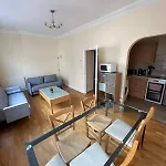 Notting Hill - Welcoming 2-Bed Flat