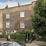 Sweet 2 Bed House In London\'S Best Neighbourhood