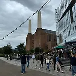 Modern 2 Bed Battersea Power Station