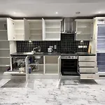 Entire Flat With 2X Bedrooms, 2X Bathrooms And A Big Living Room In The Olympic Park And Westfield At Stratford