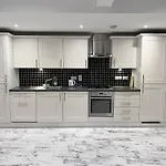 Entire Flat With 2X Bedrooms, 2X Bathrooms And A Big Living Room In The Olympic Park And Westfield At Stratford