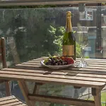 Deluxe London Bridge Apartment